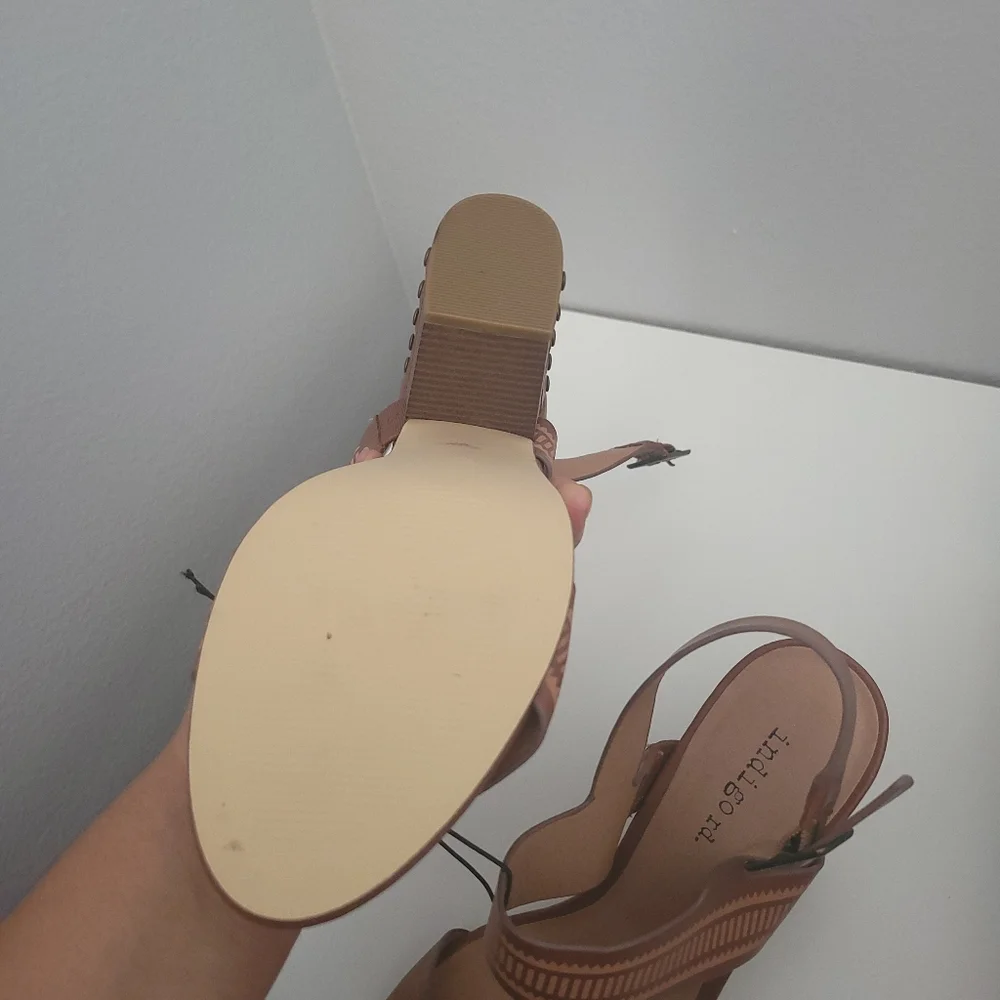 Indigo Rd. Wedges - Picture 5 of 10